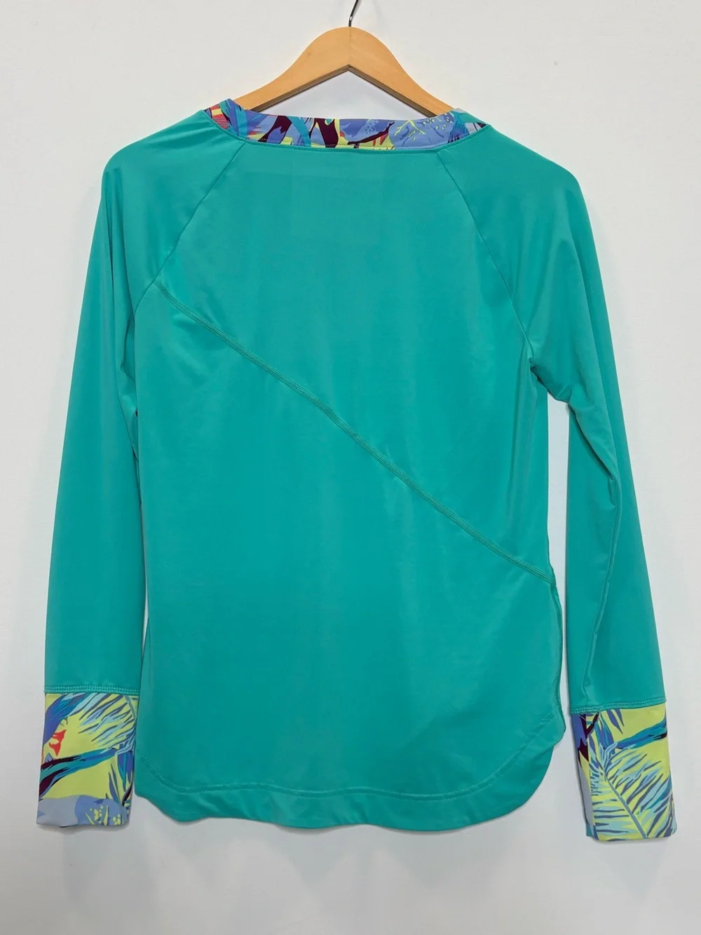 Title nine Tropical Print Trim Long Sleeve Top Womens Size M Teal Zipper Pocket - Picture 3 of 9